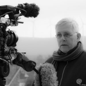 Portrait des Filmemachers Jörg Rehmann mit Kamera